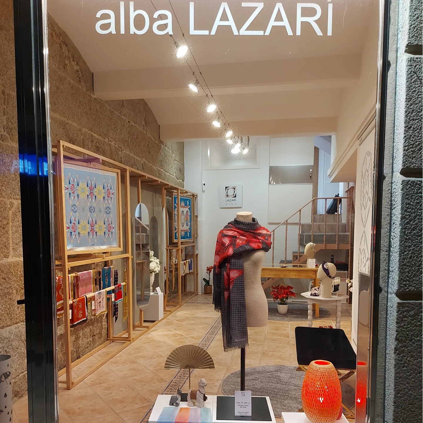 ALBA LAZARI